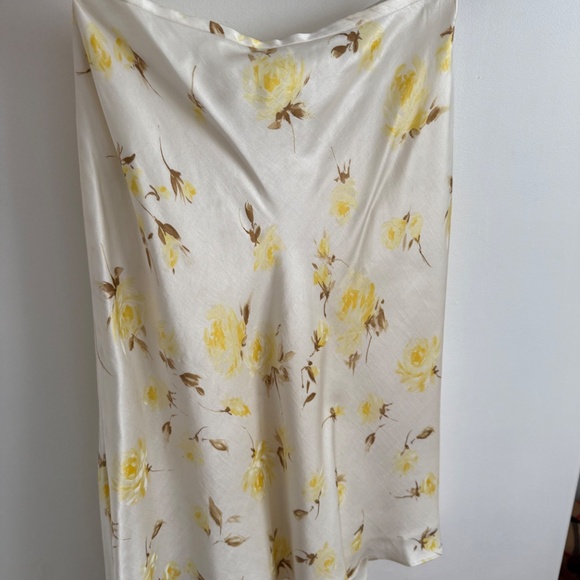 Banana Republic Low Rise midi skirt - Picture 9 of 10